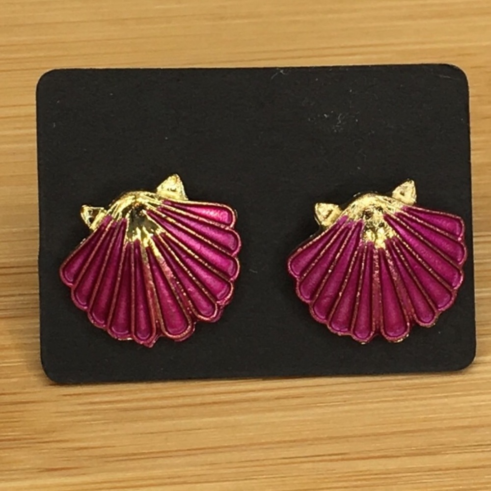 Magenta Clam Shell Earrings - Picture 5 of 6